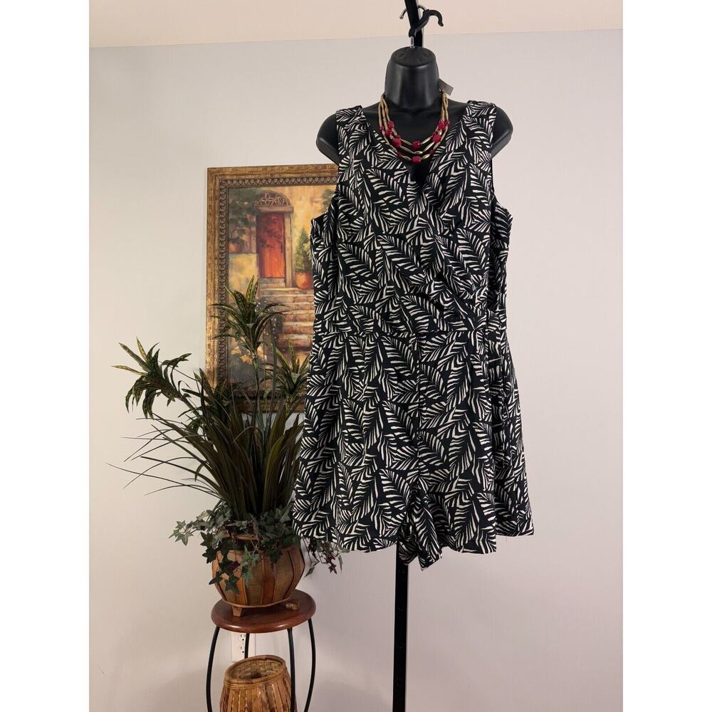 Ann Taylor LOFT Romper Womens 14 Black White Palm Leaf Print V Neck Tie Waist